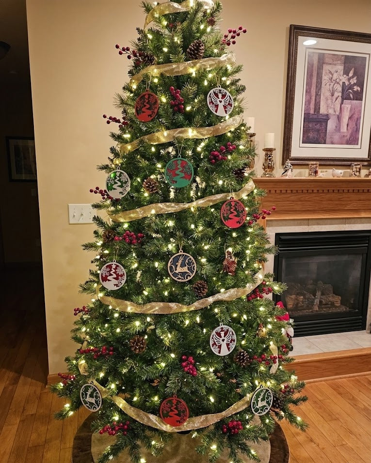 Deer Ornament (Green/Wood)